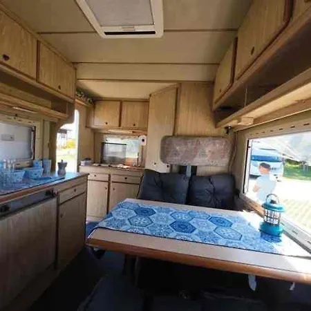 Retro Kamper Camping