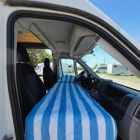 Retro Kamper Camping