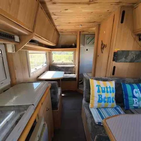 Retro Kamper Camping